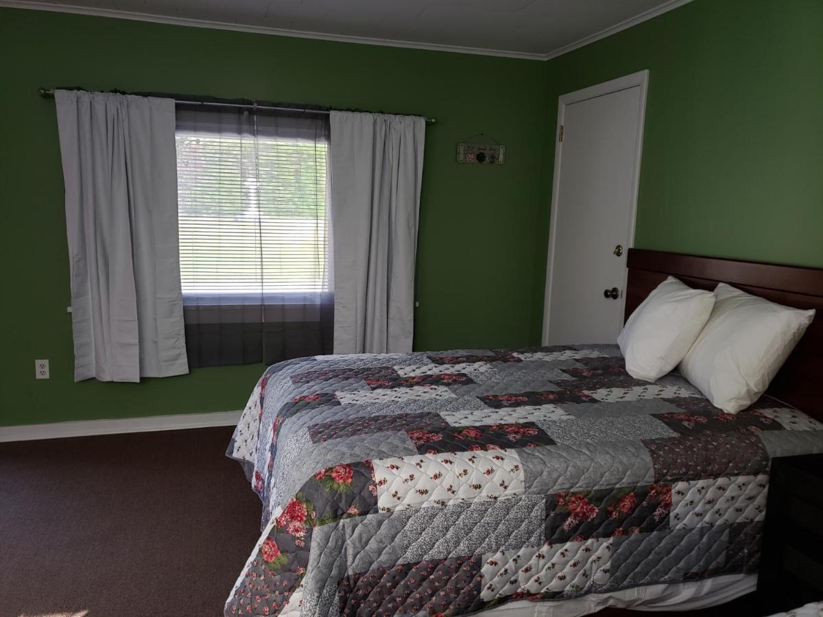 Blue Ridge Motel Schroon Lake Екстер'єр фото